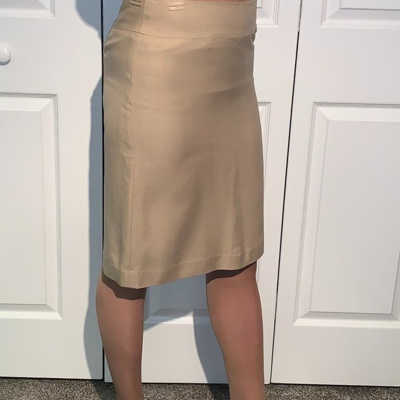 Used Banana Republic Tan Pencil Skirt Size 0 - Picture 4 of 7